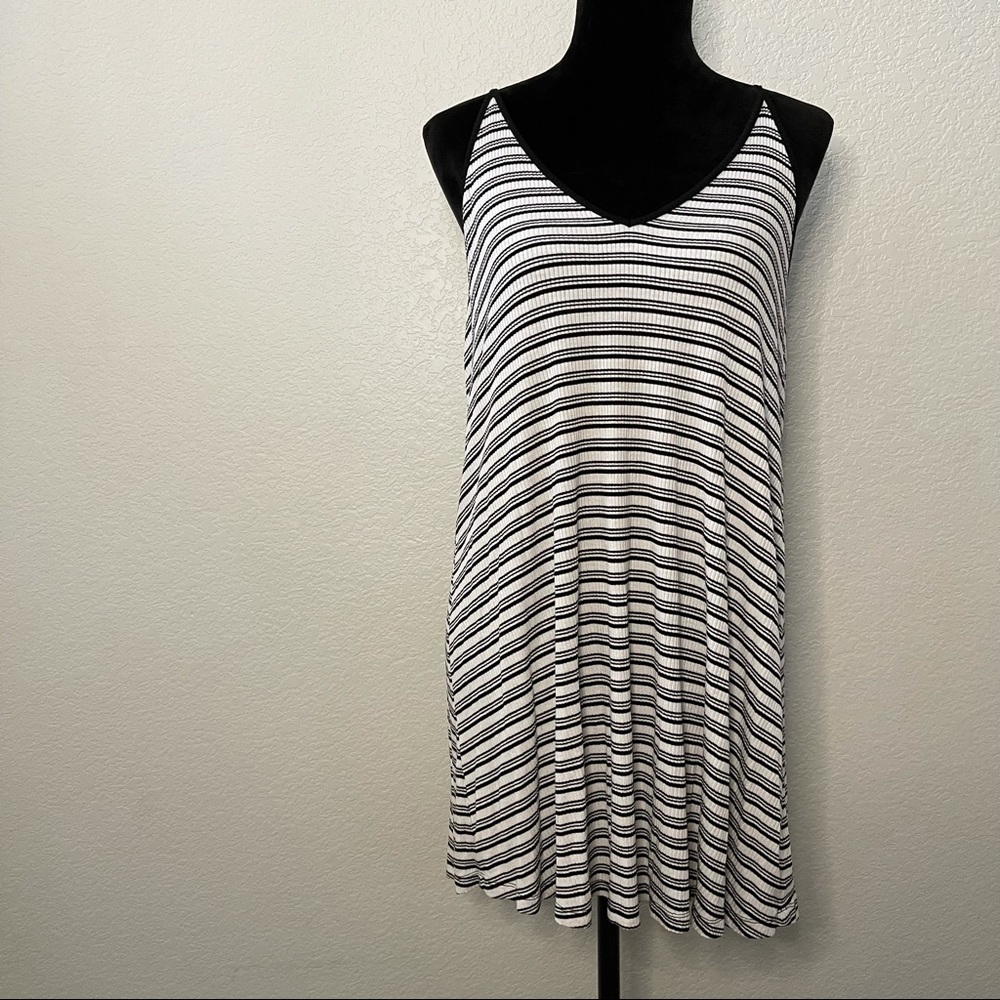 Forever 21 black and white top